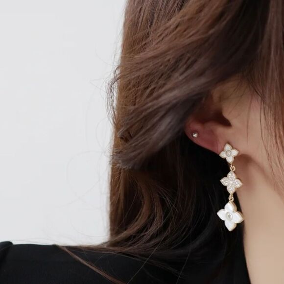 Gold & Mother Pearl Four-Leaf Clover Diamond Earrings - Picture 3 of 4